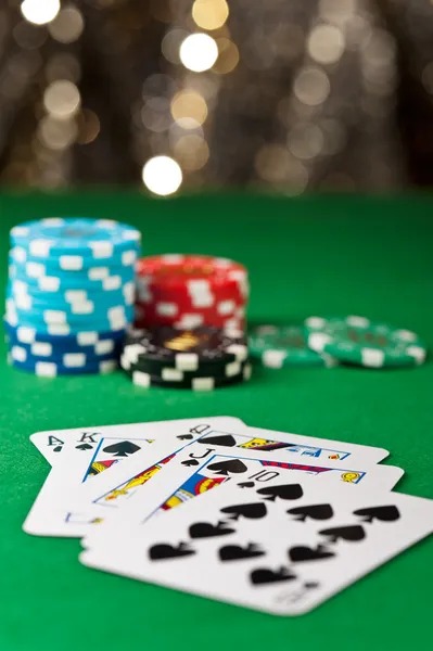 Antarmuka menu aplikasi diorgaming menunjukkan pilihan taruhan, kasino, slot, dan esports dengan logo pembayaran DANA, OVO, GoPay